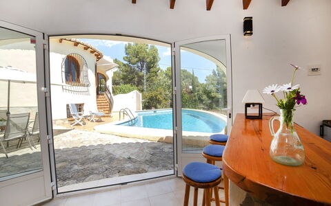 Lolita: Propriété, Bâtiment, Pièce, Maison, Design Intérieur, Immobilier, Architecture, Meubles, Plafond, Sol