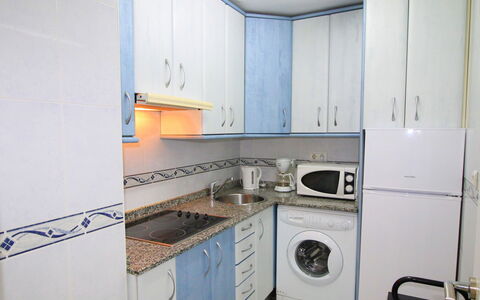 Las Palmeras: Propriété, Pièce, Principaux Appliance, Cuisine, Cabinetry, Buanderie, Comptoir, Meubles, Bâtiment, Cuisinière
