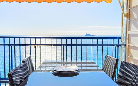 Las Palmeras: Meubles, Mer, Sol, Chaise, Balcon, Océan, Tache De Bois, Clôture, Côte, Table Cuisine Et Salle A Manger