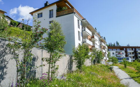 Chesa sur Puoz 7: Propriété, Maison, Zone Résidentielle, Végétation, Bâtiment, Mur, Architecture, Immobilier, Quartier, Arbre