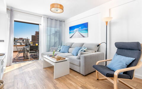 Lola Playa: Meubles, Propriété, Cadre, Canapé, Confort, Table, Bleu Azur, Éclairage, Design Intérieur, Bois