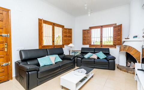 Aurelie: Meubles, Pièce, Propriété, Salon, Design Intérieur, Bâtiment, Chambre, Immobilier, Maison, Jaune