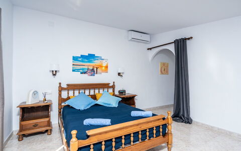 Aurelie: Chambre, Lit, Meubles, Pièce, Propriété, Drap De Lit, Cadre De Lit, Design Intérieur, Sol, Bâtiment