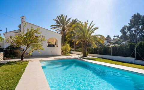 Aurelie: L'Eau, Ciel, Plante, Propriété, Piscine, Bâtiment, Bleu Azur, Arbre, Architecture, Ombre