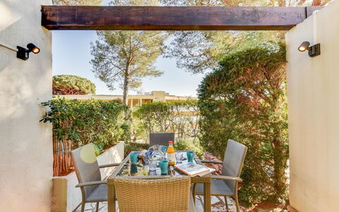 Mas de la Plage: Propriété, Pièce, Domicile, Maison, Bâtiment, Design Intérieur, Immobilier, Mur, Meubles, Porche