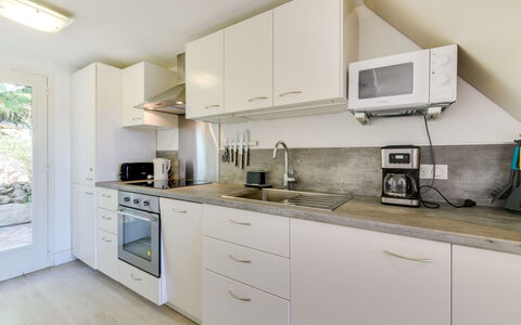 Mas de la Plage: Comptoir, Pièce, Propriété, Cabinetry, Cuisine, Meubles, Design Intérieur, Bâtiment, Maison, Domicile