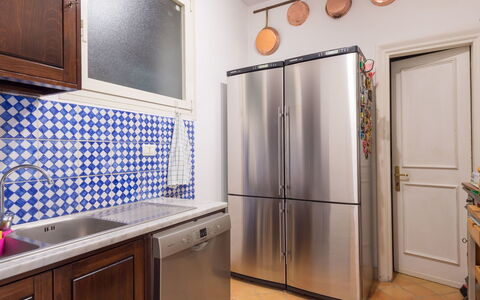 Giulia: Cabinetry, Evier, Meubles, Propriété, Évier, Bâtiment, Comptoir, Cuisine, Robinet, Éclairage