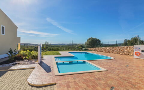 Vila Caravela: Propriété, Piscine, Immobilier, Maison, Domicile, Bâtiment, Biens, Zone Résidentielle, Villa, Vacances