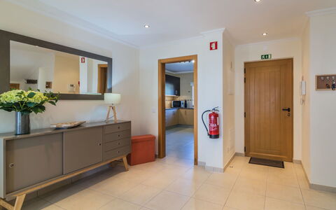 Vila Caravela: Propriété, Pièce, Bâtiment, Sol, Design Intérieur, Meubles, Immobilier, Maison, Plafond, Sol