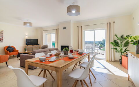 Vila Caravela: Pièce, Propriété, Meubles, Design Intérieur, Bâtiment, Immobilier, Table, Maison, Salle À Manger, Sol