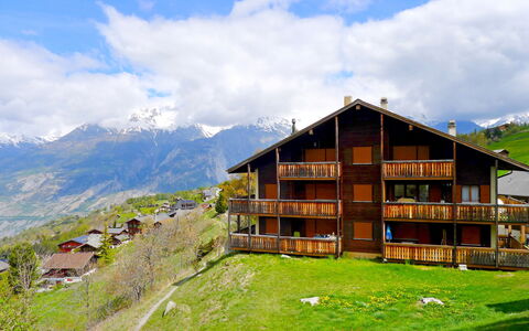 Saskia: Nuage, Ciel, Montagne, Bâtiment, La Nature, Plante, Paysage Naturel, Montagnes, Lot Terre, Maison