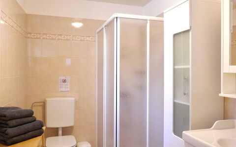 Rustico Nurell: Sol, Sol, Mur, Design Intérieur, Bois, Luminaire Plomberie, Pièce, Plafond, Salle De Bains, Éclairage