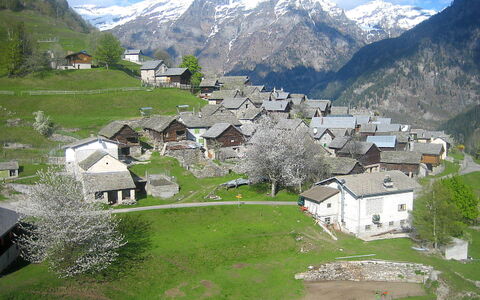 Rustico Nurell: L'Eau, Ciel, Plante, Paysage Naturel, Terrain De Golf, Arbre, Végétation, Lot Terre, Montagnes