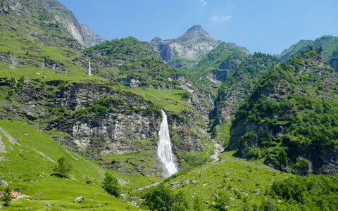 Rustico Nurell: L'Eau, Ciel, Plante, Paysage Naturel, Terrain De Golf, Arbre, Végétation, Lot Terre, Montagnes