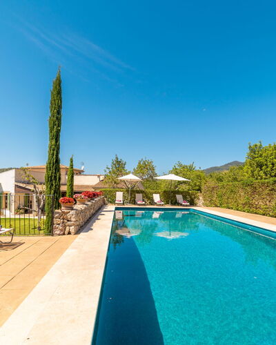 Son Maguet: L'Eau, Plante, Ciel, Jour, Propriété, Bâtiment, Piscine, Bleu Azur, Arbre, Plan D'Eau