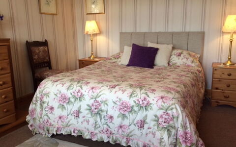 Leduckie: Meubles, Cabinetry, Propriété, Bâtiment, Confort, Tiroir, Bois, Lampe, Textile, Cadre De Lit
