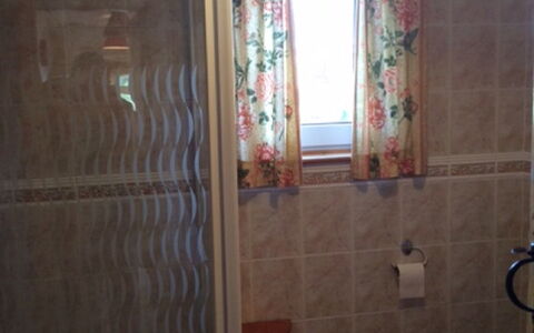 Leduckie: Marron, Bois, Luminaire Plomberie, Sol, Sol, Salle De Bains, Maison, Teintes Et Ombres, Dur, Plomberie