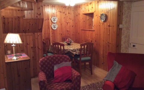 Leduckie: Propriété, Meubles, Bâtiment, Table, Cadre, Bois, Design Intérieur, Sol, Confort, Chaise