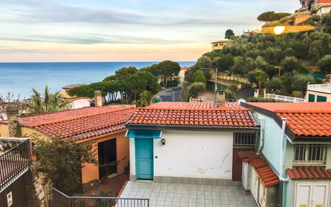 Il Geranio Sant'elmo - Diano Marina: Ciel, Propriété, Maison, Bâtiment, Domicile, Toit, Immobilier, Ville, Architecture, Zone Résidentielle