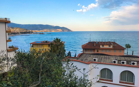 Il Geranio Sant'elmo - Diano Marina: Ciel, Ville, Mer, Côte, Nuage, Vacances, Tourisme, Maison, Architecture, Horizon