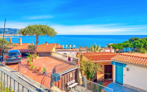 Il Geranio Sant'elmo - Diano Marina: Propriété, Immobilier, Ciel, Bâtiment, Maison, Vacances, Domicile, Architecture, Tourisme, Toit