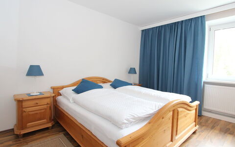 Isolde: Chambre, Lit, Meubles, Pièce, Propriété, Drap De Lit, Cadre De Lit, Matelas, Mur, Sol