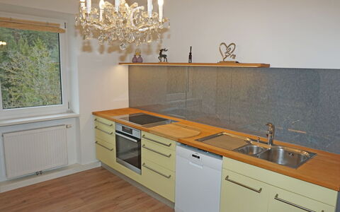 Isolde: Cabinetry, Propriété, Evier, Évier, Comptoir, Blanc, Cuisinière, Robinet, Bois, Éclairage
