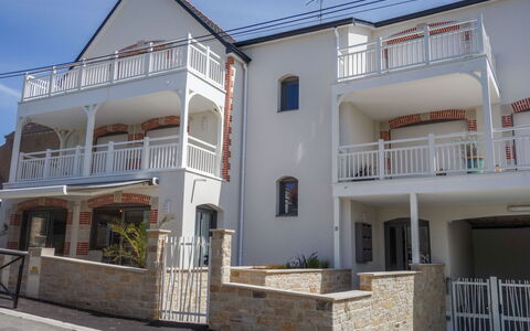 Les Terrasses de la Plage: Ciel, Fenêtre, Propriété, Bâtiment, Architecture, Maison, Design Urbain, Zone Résidentielle, Immobilier