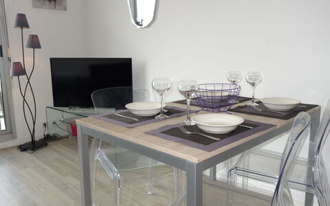 Arcachon 241: Pièce, Meubles, Propriété, Table, Design Intérieur, Sol, Bâtiment, Maison, Matériel De La Propriété, Cuisine