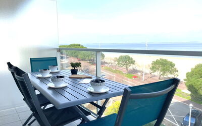 Arcachon 241: Ciel, Table, Meubles, Propriété, L'Eau, Bâtiment, Nuage, Chaise, Bleu Azur, Vaisselle