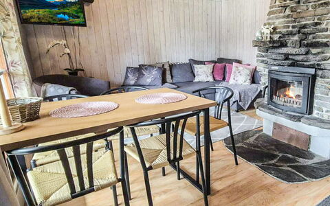 Riekonraito A1: Meubles, Design Intérieur, Bois, Sol, Sol, Table, Pièce, Salon, Chaise, Éclairage