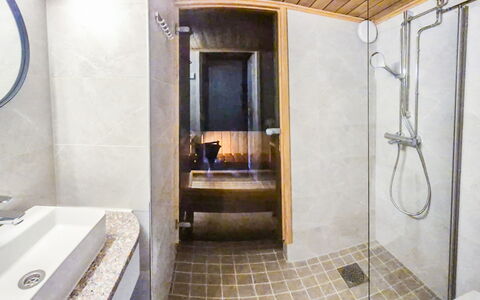 Riekonraito A1: Salle De Bains, Luminaire Plomberie, Sol, Sol, Bois, Design Intérieur, Robinet, Plomberie, Lavabo, Évier