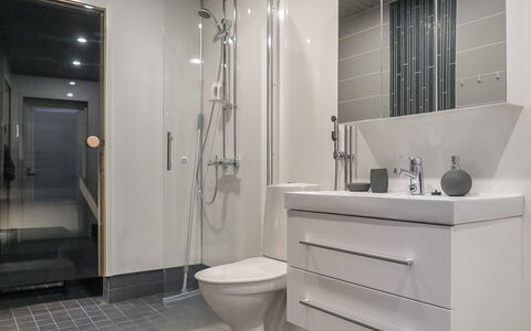 Hilla B: Sol, Sol, Design Intérieur, Luminaire Plomberie, Salle De Bains, Évier, Toilette, Plomberie, Tuile, Armoire De Toilette
