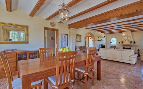 Villa Meena: Propriété, Pièce, Bâtiment, Meubles, Sol, Immobilier, Plafond, Maison, Salle À Manger, Dur