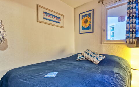Lacanau 850: Bois, Chambre, Appartement, Design Intérieur, Lit, Sol, Drap De Lit, Pièce, Domicile, Literie