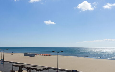 Les Romarins: Nuage, L'Eau, Ciel, Bleu Azur, Éclairage Public, Horizon, Cumulus, Plage, Paysage, Ombre
