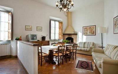 Matilde: Pièce, Meubles, Propriété, Design Intérieur, Salon, Bâtiment, Plafond, Sol, Salle À Manger, Table