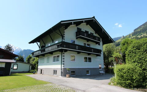 Am Ziller: Maison, Propriété, Architecture, Bâtiment, Domicile, Immobilier, Toit, Biens, Herbe, Chaîne De Montagnes