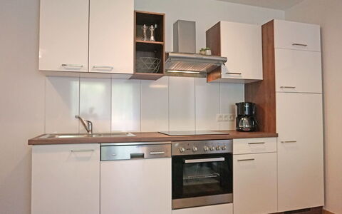 Jonas: Cabinetry, Bâtiment, Comptoir, Meubles, Cuisinière, Appareil De Cuisine, Robinet, Cuisine, Bois, Électroménager