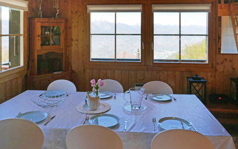 Chalet Didi: Pièce, Propriété, Restaurant, Table, Bâtiment, Salle À Manger, Meubles, Maison, Design Intérieur, Domicile