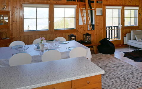 Chalet Didi: Comptoir, Pièce, Propriété, Meubles, Bâtiment, Maison, Cuisine, Design Intérieur, Sol, Cabinetry