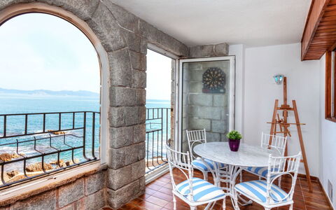 Albatros: Propriété, Pièce, Bâtiment, Meubles, Design Intérieur, Maison, Sol, Immobilier, Architecture, Table