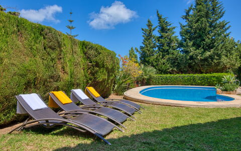 Chill Out on the Sea: Ciel, Nuage, L'Eau, Plante, Piscine, Paysage Naturel, Mobilier De Jardin, Ombre, Lot Terre, Balancelle