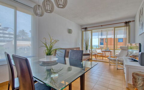 Calpe Calp 1110: Pièce, Propriété, Meubles, Salle À Manger, Design Intérieur, Bâtiment, Immobilier, Table, Maison, Jaune