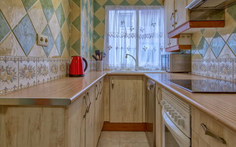 Calpe Pueblo: Comptoir, Pièce, Propriété, Cabinetry, Cuisine, Meubles, Bâtiment, Sol, Design Intérieur, Maison
