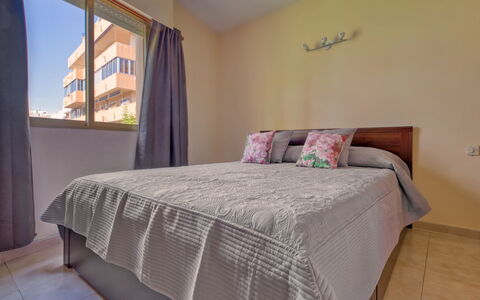 Calpe Pueblo: Chambre, Lit, Meubles, Propriété, Drap De Lit, Pièce, Literie, Cadre De Lit, Design Intérieur, Matelas