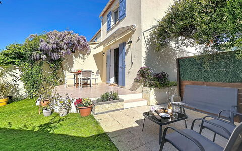 Papaye: Appartement, Recours, Chaise, Ombre, Balcon, Table Cuisine Et Salle A Manger, Restaurant, Eco Hôtel, Hôtel