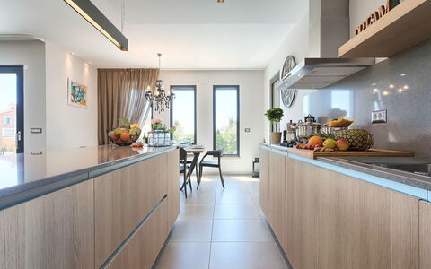 Grande: Comptoir, Propriété, Pièce, Design Intérieur, Plafond, Bâtiment, Cuisine, Sol, Maison, Meubles