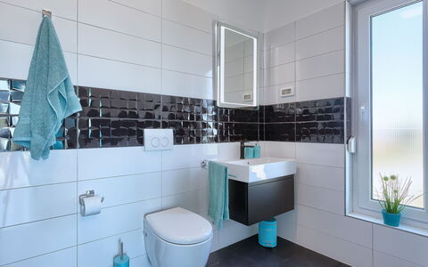 Ella Premantura: Miroir, Robinet, Luminaire Plomberie, Plante, Évier, Salle De Bains, Violet, Bleu Azur, Bâtiment, Lavabo