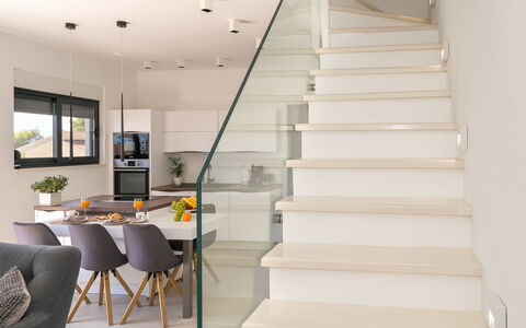 Villa Meri 2: Escaliers, Blanc, Propriété, Design Intérieur, Pièce, Bâtiment, Domicile, Maison, Sol, Meubles